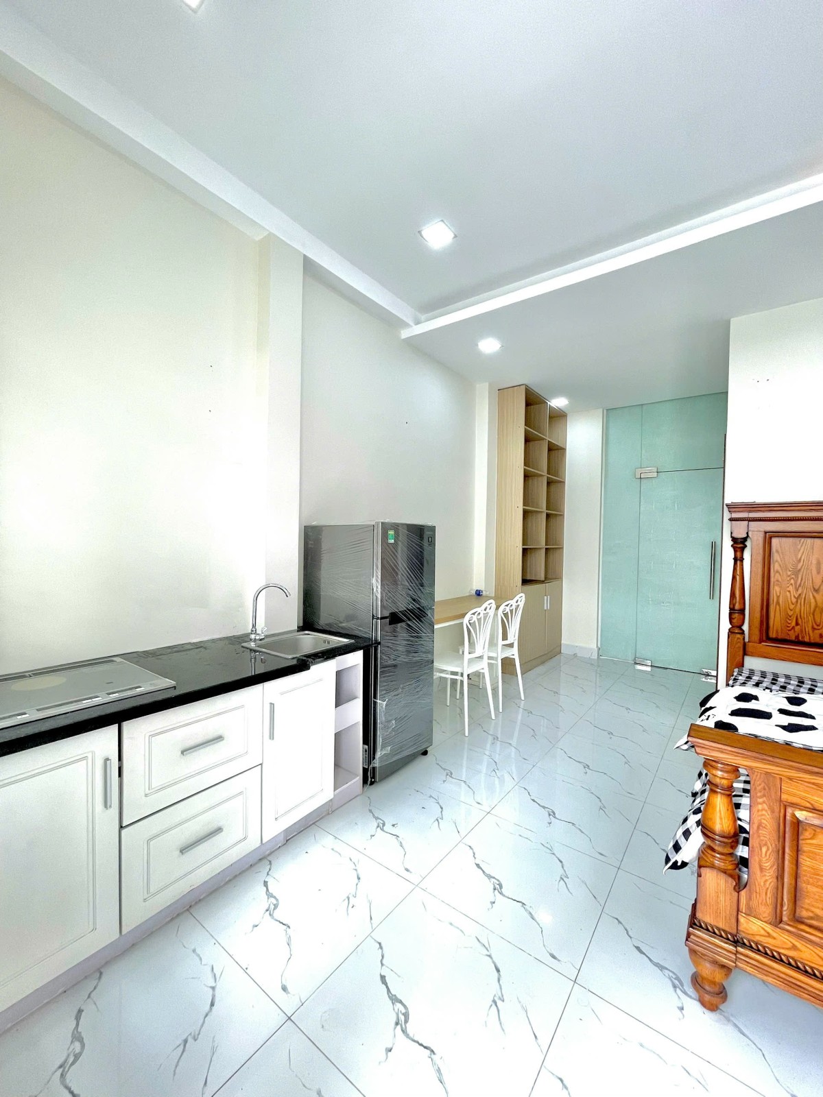Studiogần sân bay Tân Sơn Nhất & CV Hoàng Văn Thụ - ban công rộng rãi, full nội thất