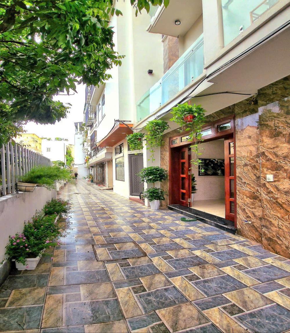 Bán nhà Cổ Linh, Long Biên, đối diện AEON Mall, diện tích 31m², giá tốt