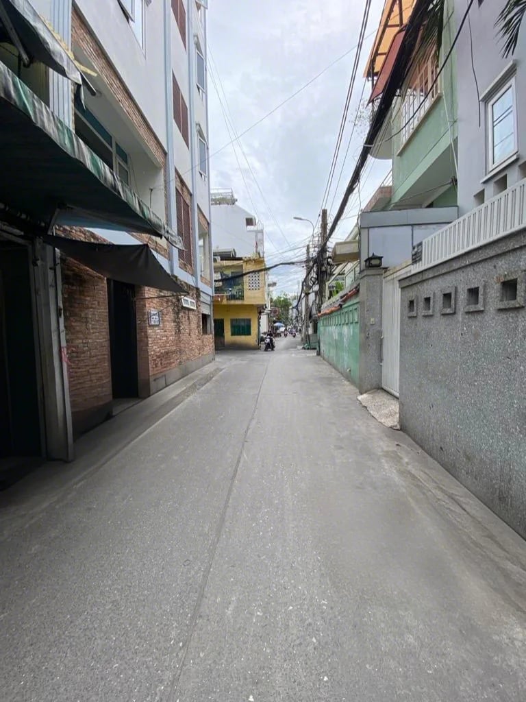 Bán nhà Hoà Hưng, trung tâm Quận 10, tiện xây mới hẻm thông, sổ hồng riêng, chỉ 6 5 tỷ