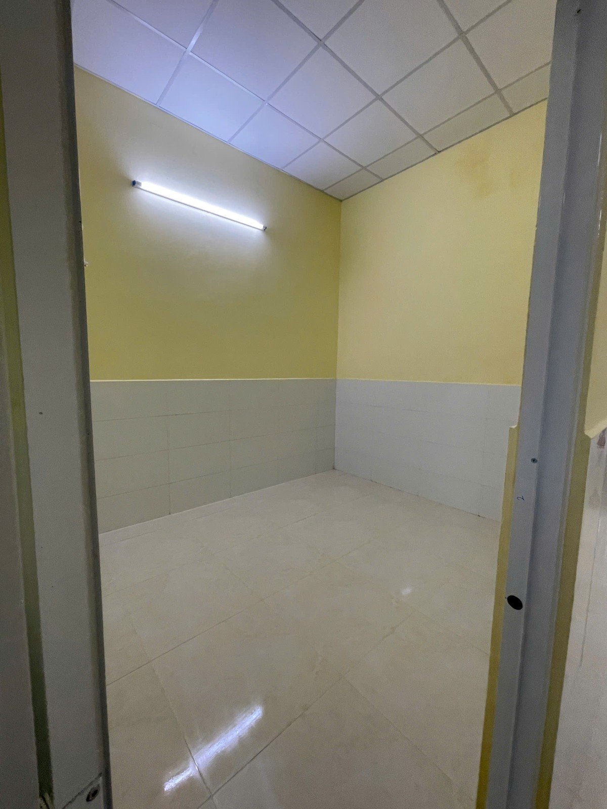 Cho thuê nhà mới xây gần Làng Đại học - Bình Chánh 2PN, tiện nghi cơ bản