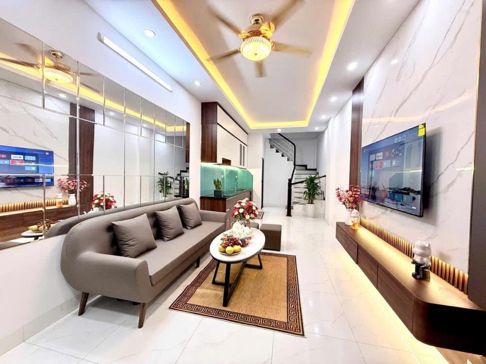 Nhà mặt phố Thái Hà Đống Đa, diện tích 32m², kinh doanh sầm uất, giá 23 tỷ