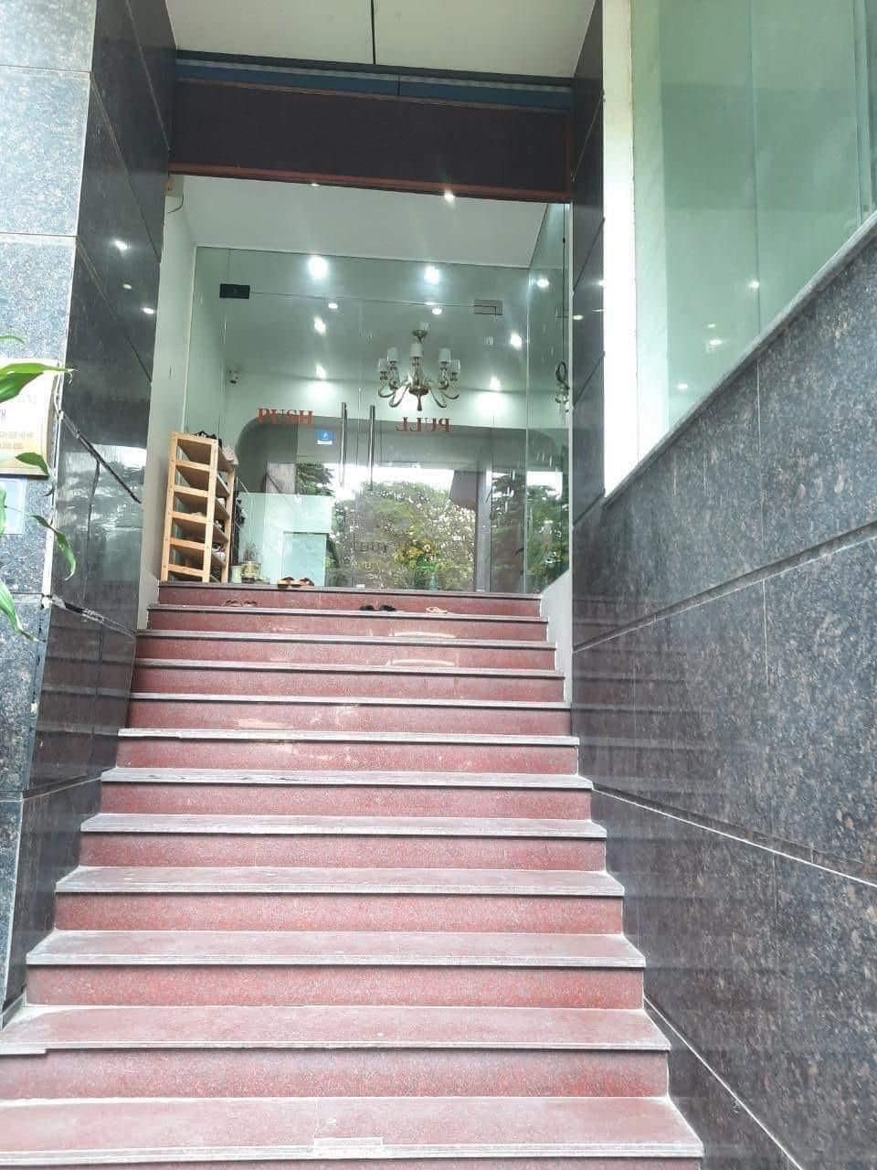 Bán nhà mặt phố Trần Quốc Vượng , quận Cầu Giấy, 130m2, 10 tầng hiện đại