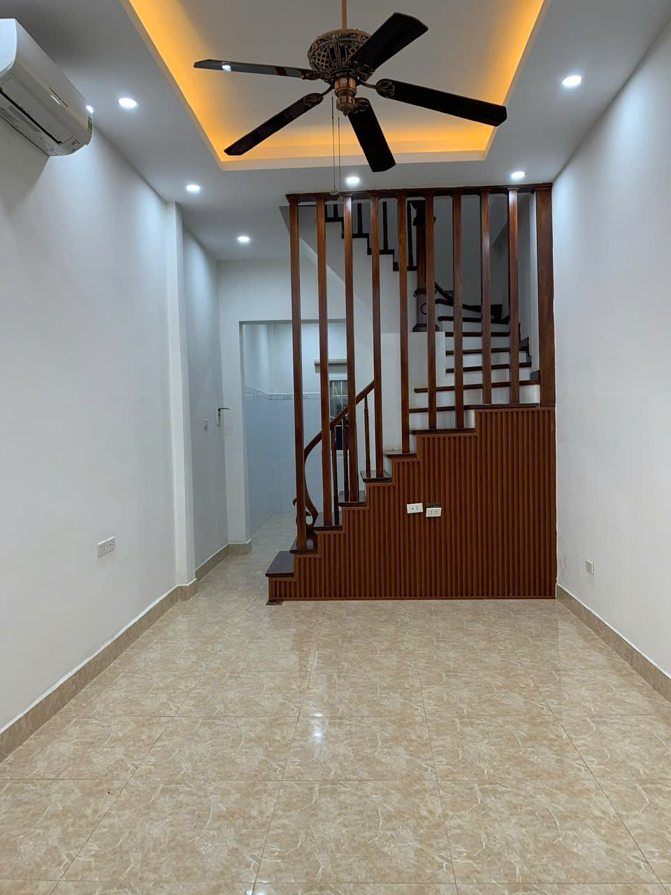 Bán nhà 4 tầng gần chợ lớn phố Vương Thừa Vũ, Quận Thanh Xuân sổ đỏ 50m² giá 9,3 tỷ