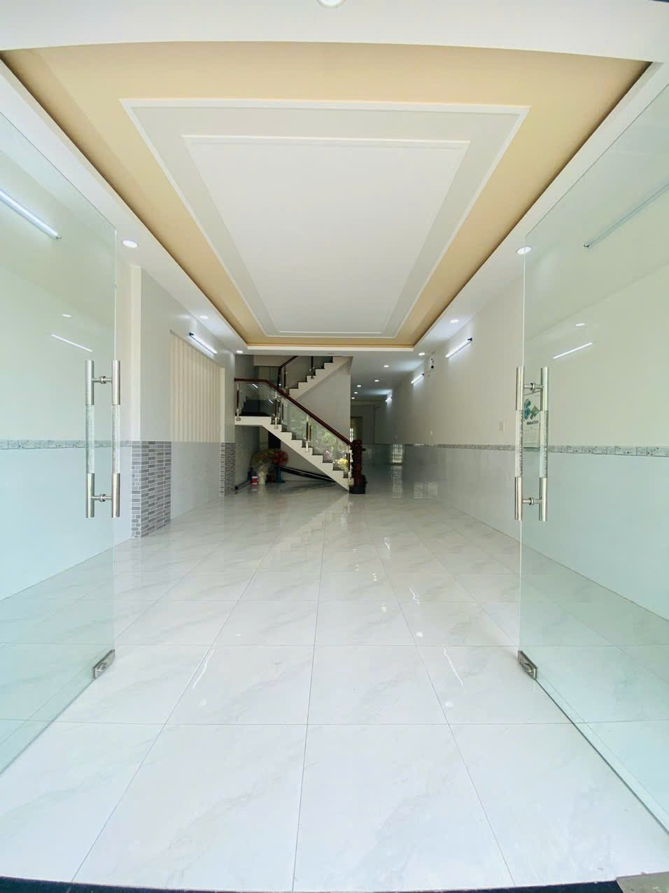 Cho thuê nhà full nội thất KDC Phú An, Cần Thơ, 3 lầu, diện tích 400m², hướng Đông Nam