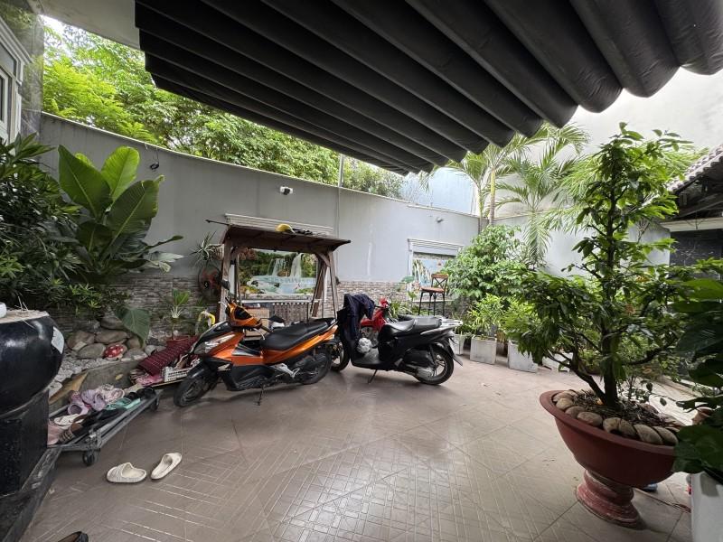 Bán nhà Đặng Văn Bi Thủ Đức, DT 176m2, 3 tầng, 4PN, SH, giá 13.3 tỷ.