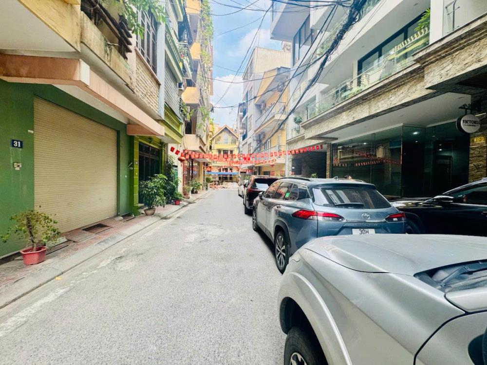 Bán tòa nhà 8 tầng Lạc Long Quân, 290m², 2 mặt đường, giá rẻ nhất Tây Hồ