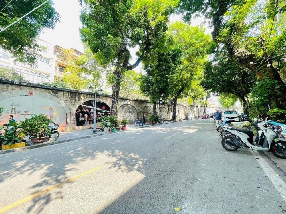 Bán nhà Hoàn Kiếm mặt phố Phùng Hưng, 4 tầng, MT 5,4m, giá 89,5 tỷ TL