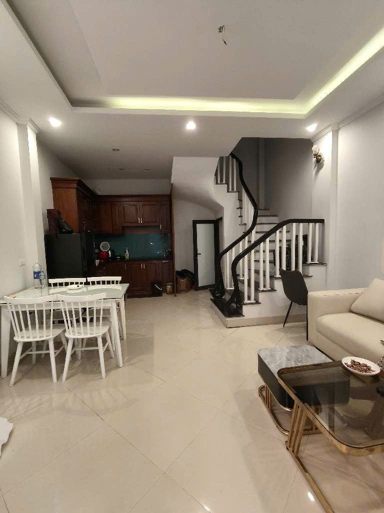 Bán nhà Việt Hưng, 5 tầng, diện tích 32m², giá 6,4 tỷ