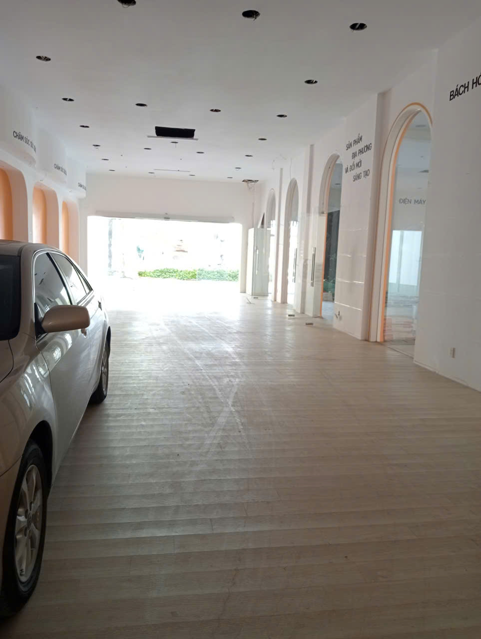 Cho thuê mặt bằng đường 30/4 Gần Vincom Xuân Khánh ngang 16m