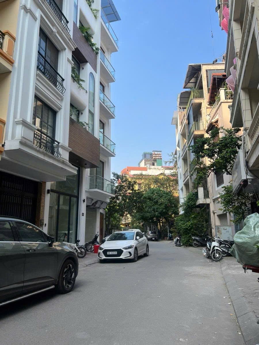 Bán tòa văn phòng phố lê văn lương, 135m2, cho thuê 140tr tháng