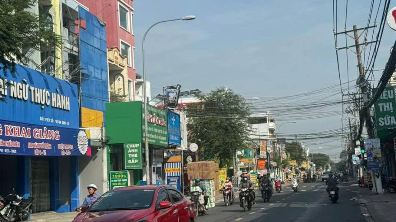 Bán nhà mặt tiền Nguyễn Ảnh Thủ, 4.2x27m, 3 tầng, vị trí đẹp, kinh doanh sầm uất