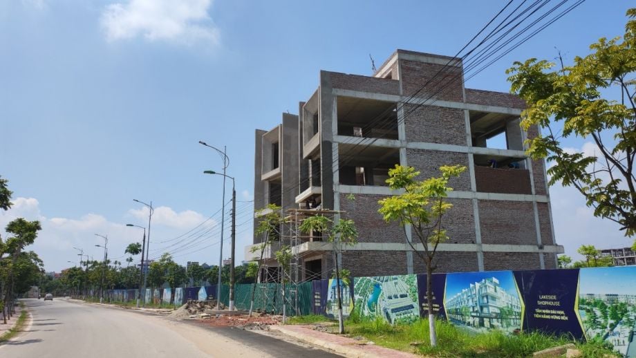 Bán lô liền kề view hồ Vĩnh Yên, mặt tiền 20m, trục đường lớn 19.5m, giá 2.5 tỷ