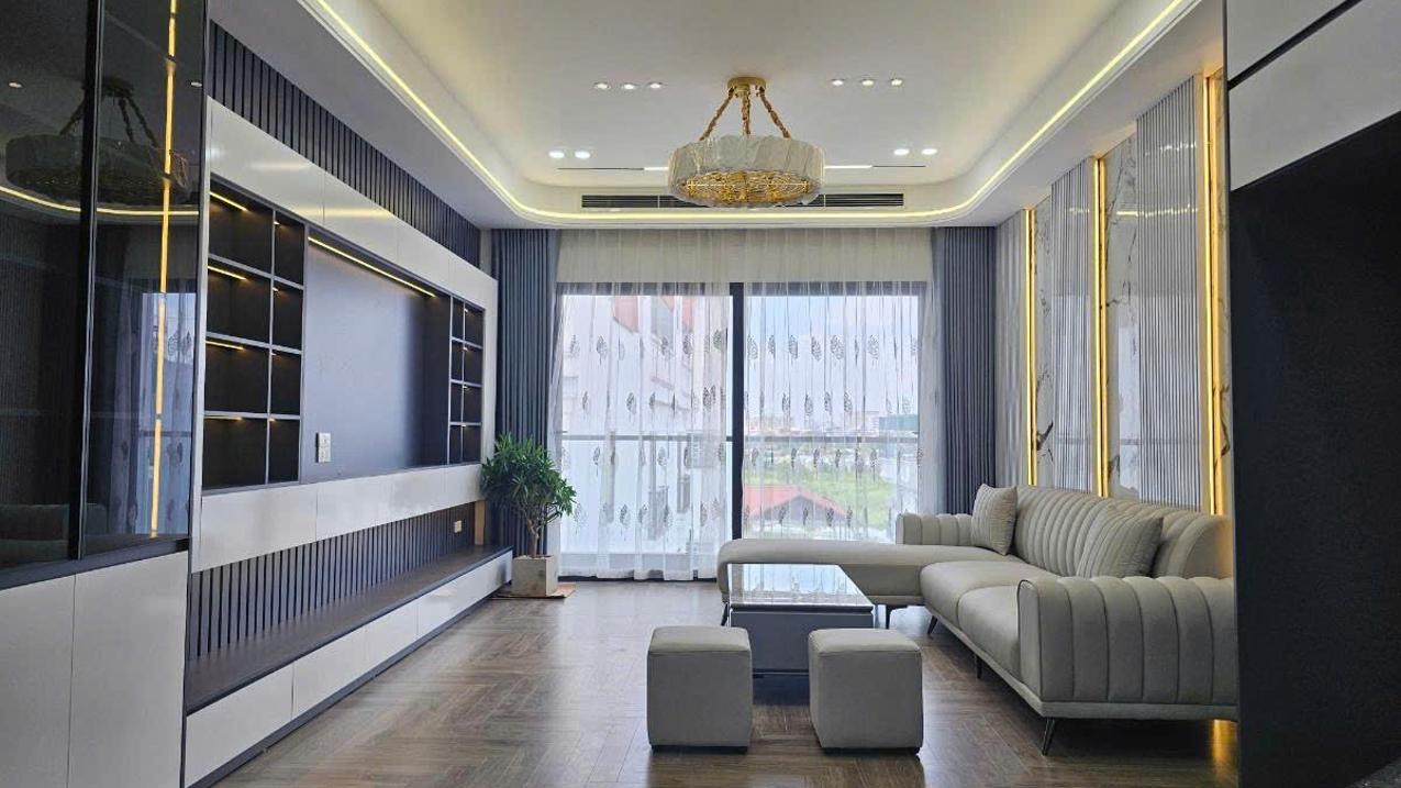 Bán nhà Nguyễn Văn Linh, 7 tầng hơn 13 tỷ