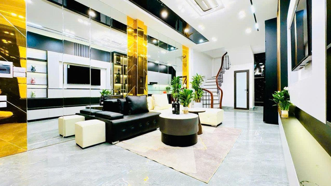 Bán nhà Khương Trung, Thanh Xuân 35m 3 phòng ngủ tặng full nội thất, 02 thoáng cách ô tô 5m
