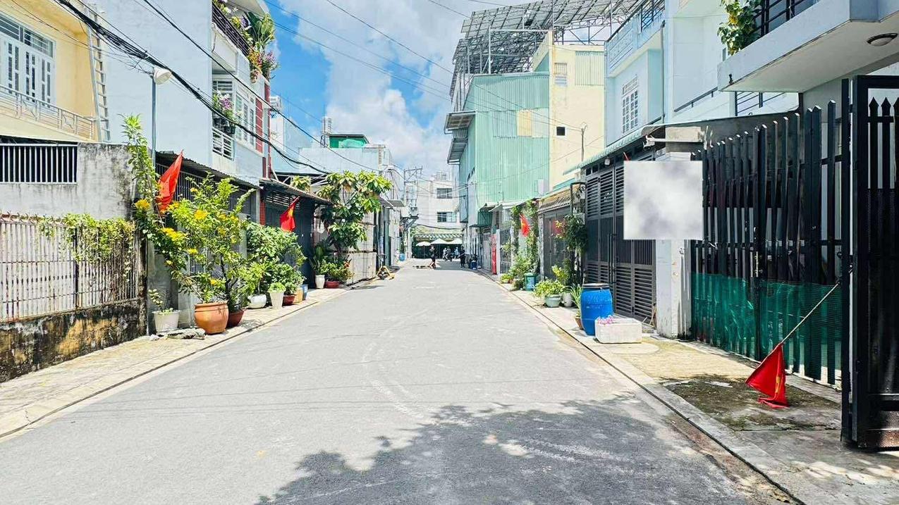 Bán nhà 2 tầng Q12, xe tải 8m, 3 phòng ngủ, có sân ô tô, giá mềm bất ngờ