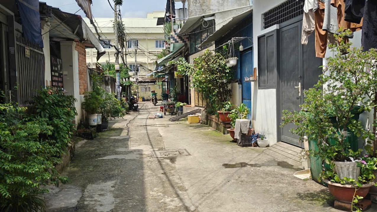 Bán nhà Nguyễn Sơn, Tân Phú, 4x15m, 2 tầng, hẻm xe hơi, giá đã giảm 500tr còn thương lượng