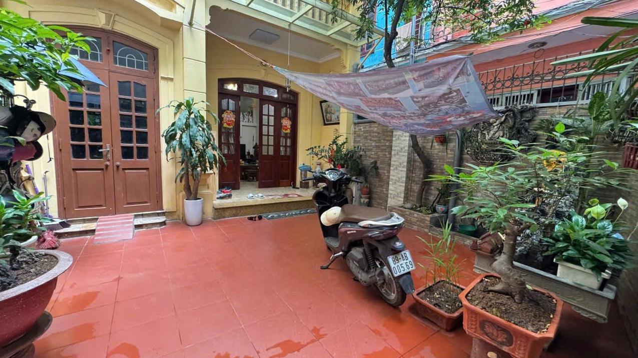 Bán nhà Võng Thị Tây Hồ 81m, 3 tầng, vài bước ra oto, full nội thất