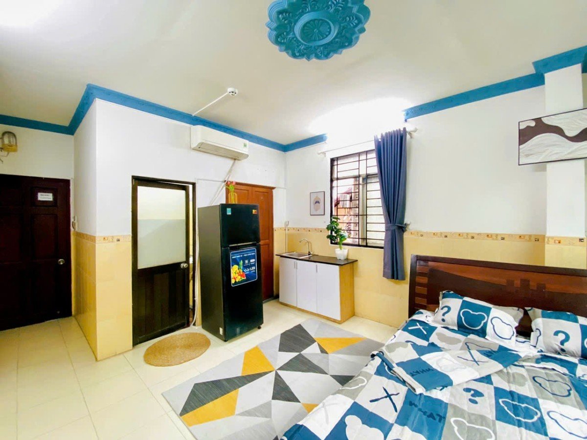 Cho thuê phòng Quận 5 cầu Nguyễn Tri Phương, sát bên Đại học Kinh Tế ueh, ban công 30m2