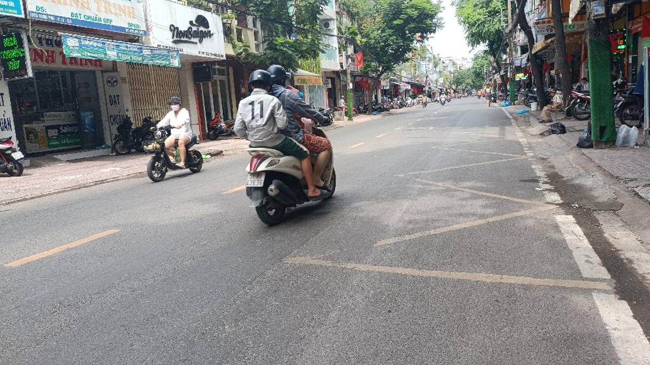 Bán nhà mt Hưng Phú, gần chợ Xóm Củi , ngang 4m chỉ 11,5 tỷ