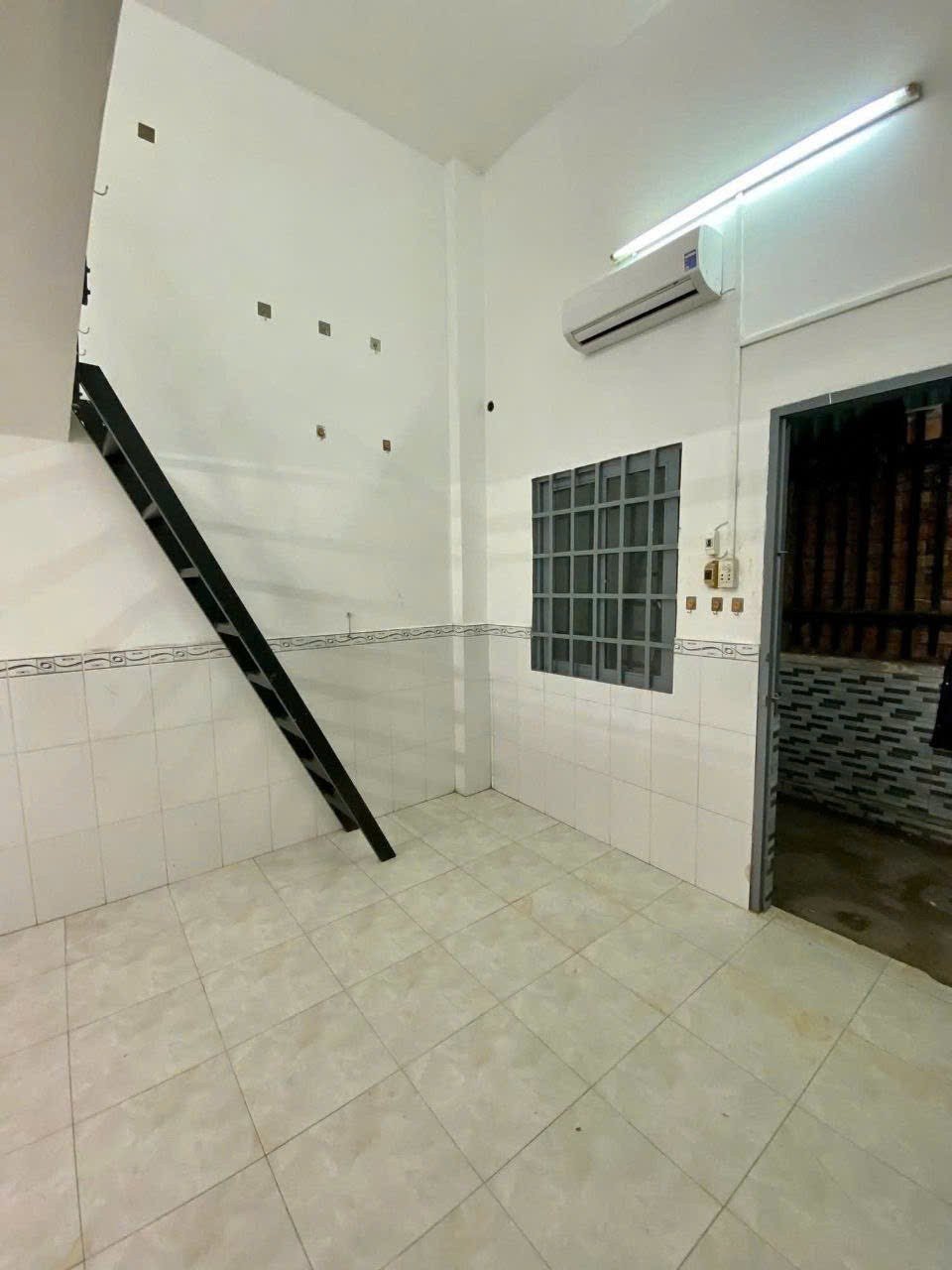 Cho thuê phòng gần trục chính Phạm Văn Đồng, giờ giấc tự do, có gác