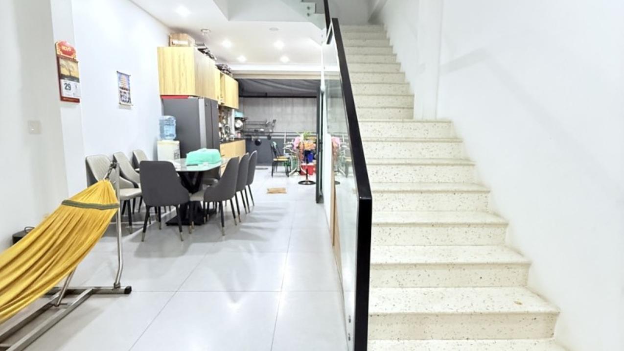 Bán nhà Tân Phú, 3 tầng, nhà mới, hoàn công đầy đủ, 77m², gần Aeon Mall, chỉ 5,9 tỷ