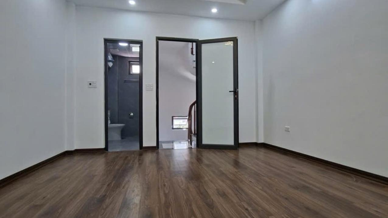 BÁN NHÀ BÁT KHỐI, LONG BIÊN, MỚI TOANH, NGÕ OTO THÔNG, 32M, NHỈNH 5 TỶ TL