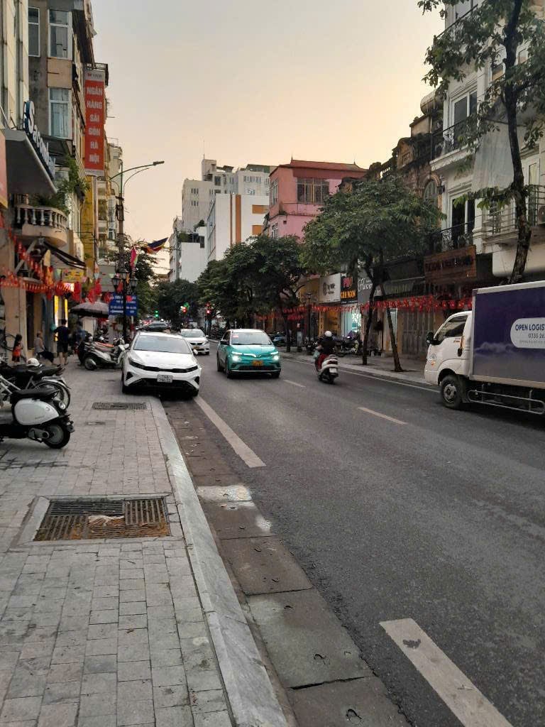 Hiếm! Bán nhà phố Cửa Bắc,Ba Đình, dt 140m² 4 tầng, kinh doanh sầm uất, giá 47.8 tỷ