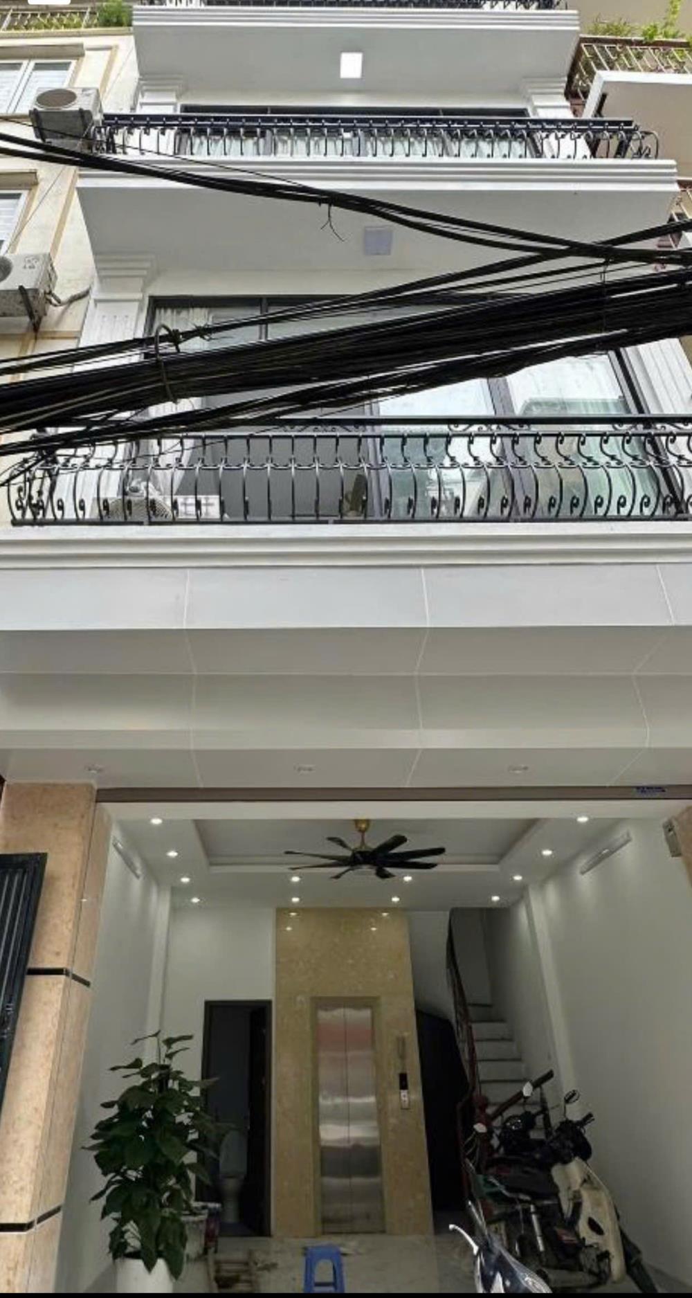 Bán nhà Hoàng Hoa Thám, 45m x 6 tầng thang máy, ô tô tránh, ngõ thông kinh doanh, giá 18 tỷ