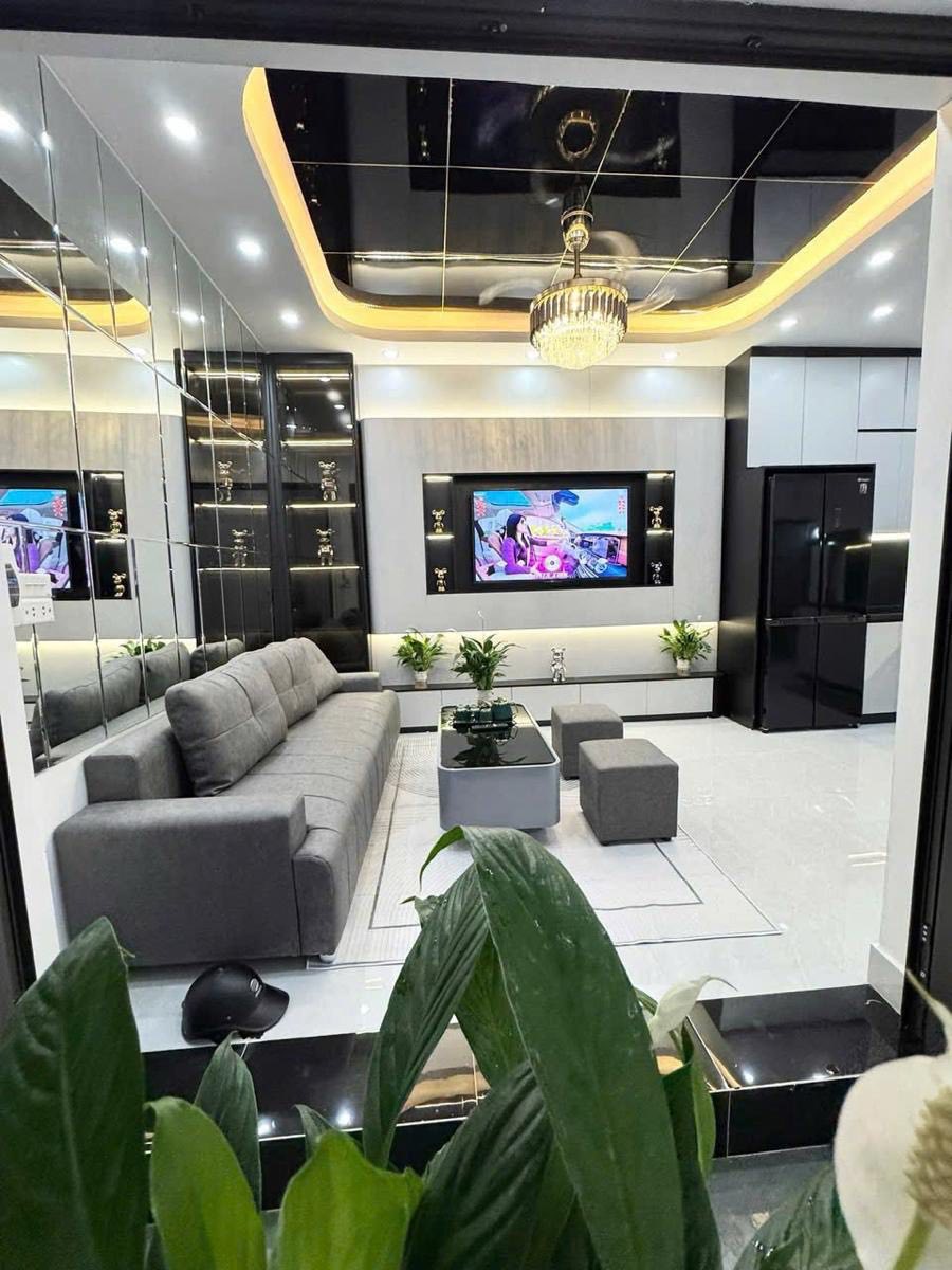 Bán nhà trung tâm Trần Khát Chân, 4 tầng, 30m2, ô tô đỗ cửa, 6.48 tỷ