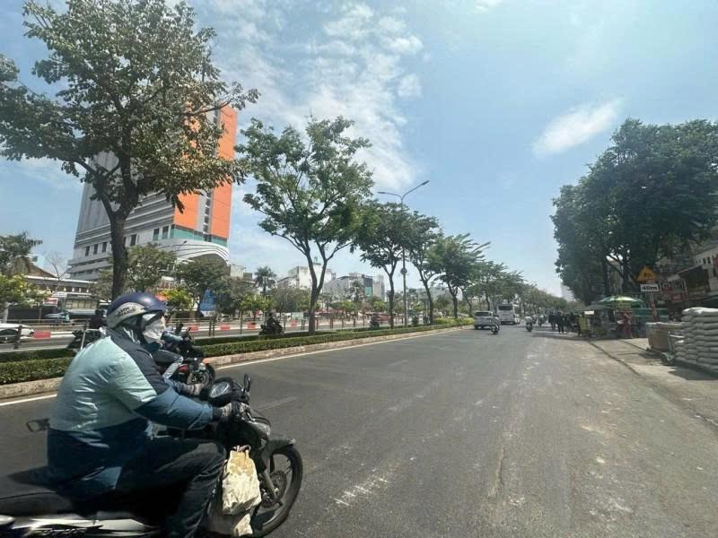 Bán nhà Điện Biên Phủ, Bình Thạnh, 4 tầng diện tích 121m², pháp lý chuẩn, giá 2,1 tỷ