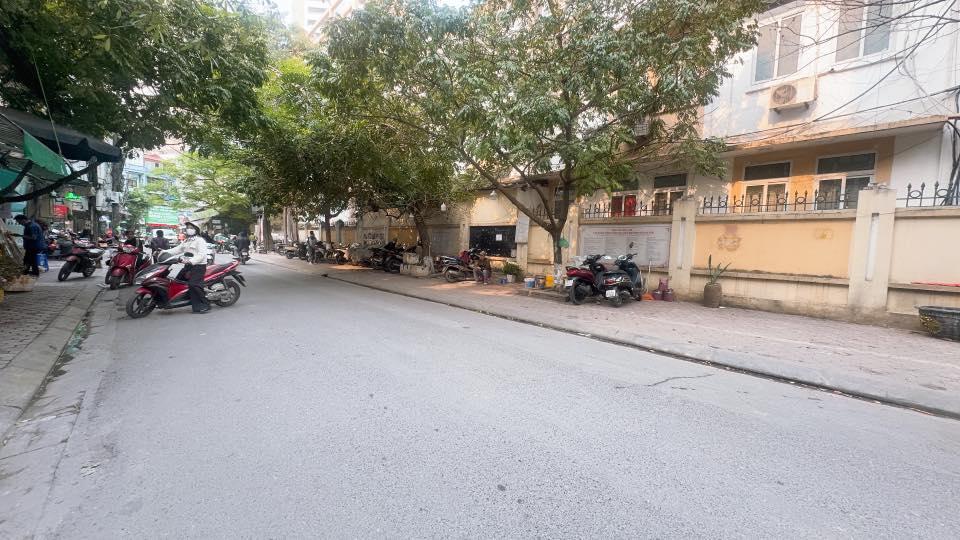 Bán tòa khách sạn phố Quan Nhân, Thanh Xuân, 3x103m2 x 8 tầng, giá đầu tư 69 tỷ