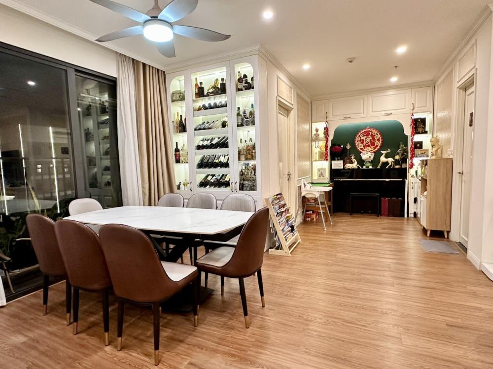 Bán căn hộ 3PN Park Hill Times City, dt 115m², bếp thông logia, giá 15,3 tỷ