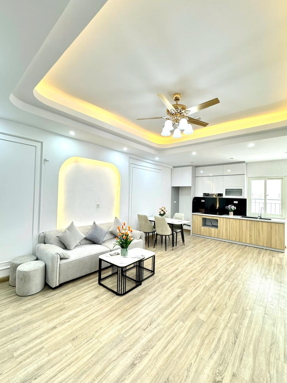 Bán căn hộ VOV Mễ Trì, 70m2, 2pn 2wc, full nội thất, sẵn sổ, giá tốt 5.5 tỷ