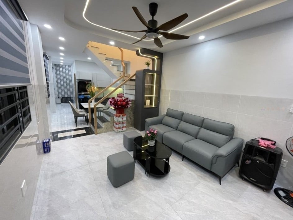 Bán nhà phố Dĩ An, Bình Dương, 4 tầng 294m2 sử dụng, gần Ga Metro, chỉ tt 2,4 tỷ nhận nhà