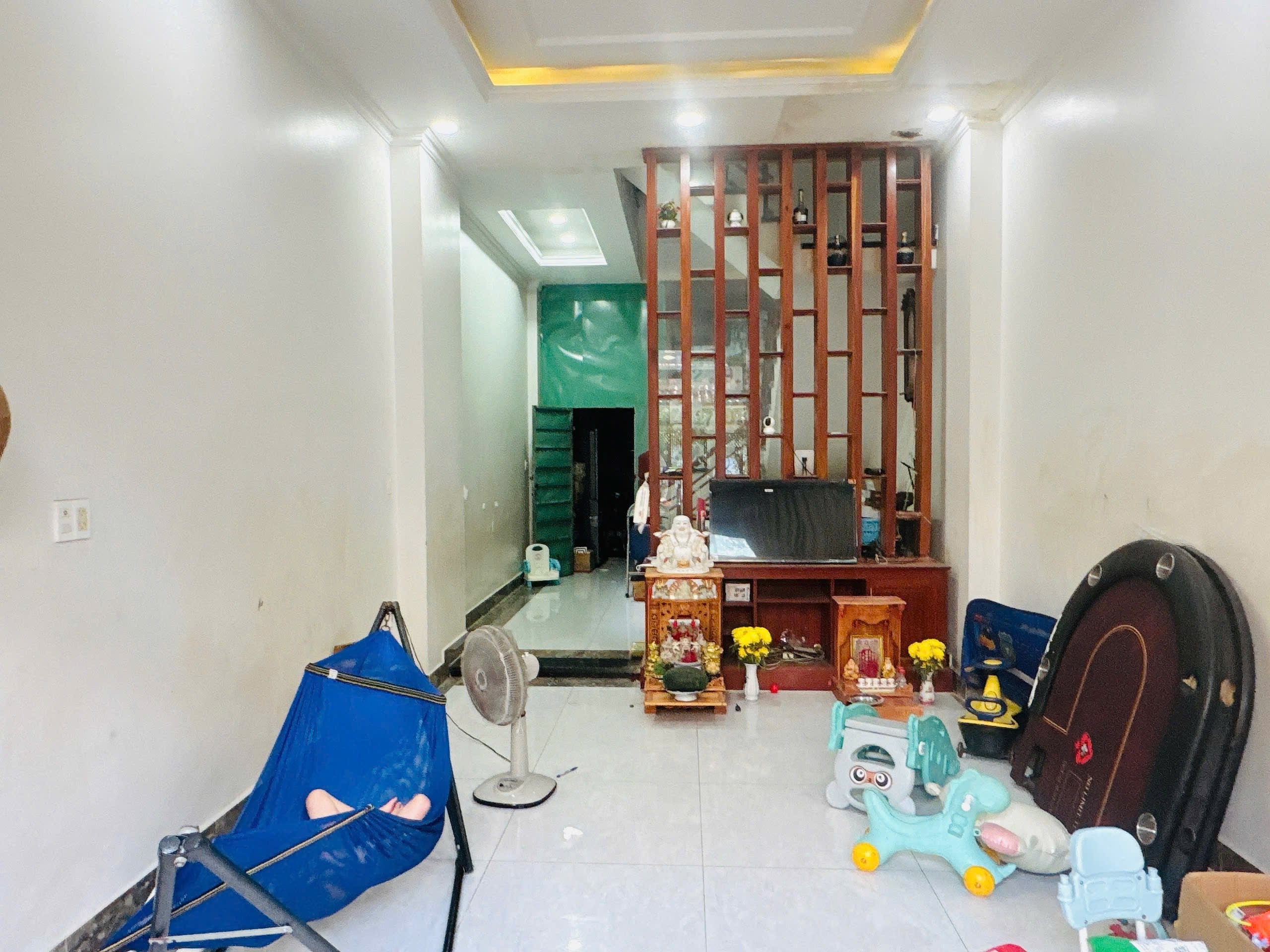 Bán nhà Phạm Văn Đồng, gần Gigamall, mặt tiền kinh doanh, dt 103m2, giá nhỉnh 12 tỷ