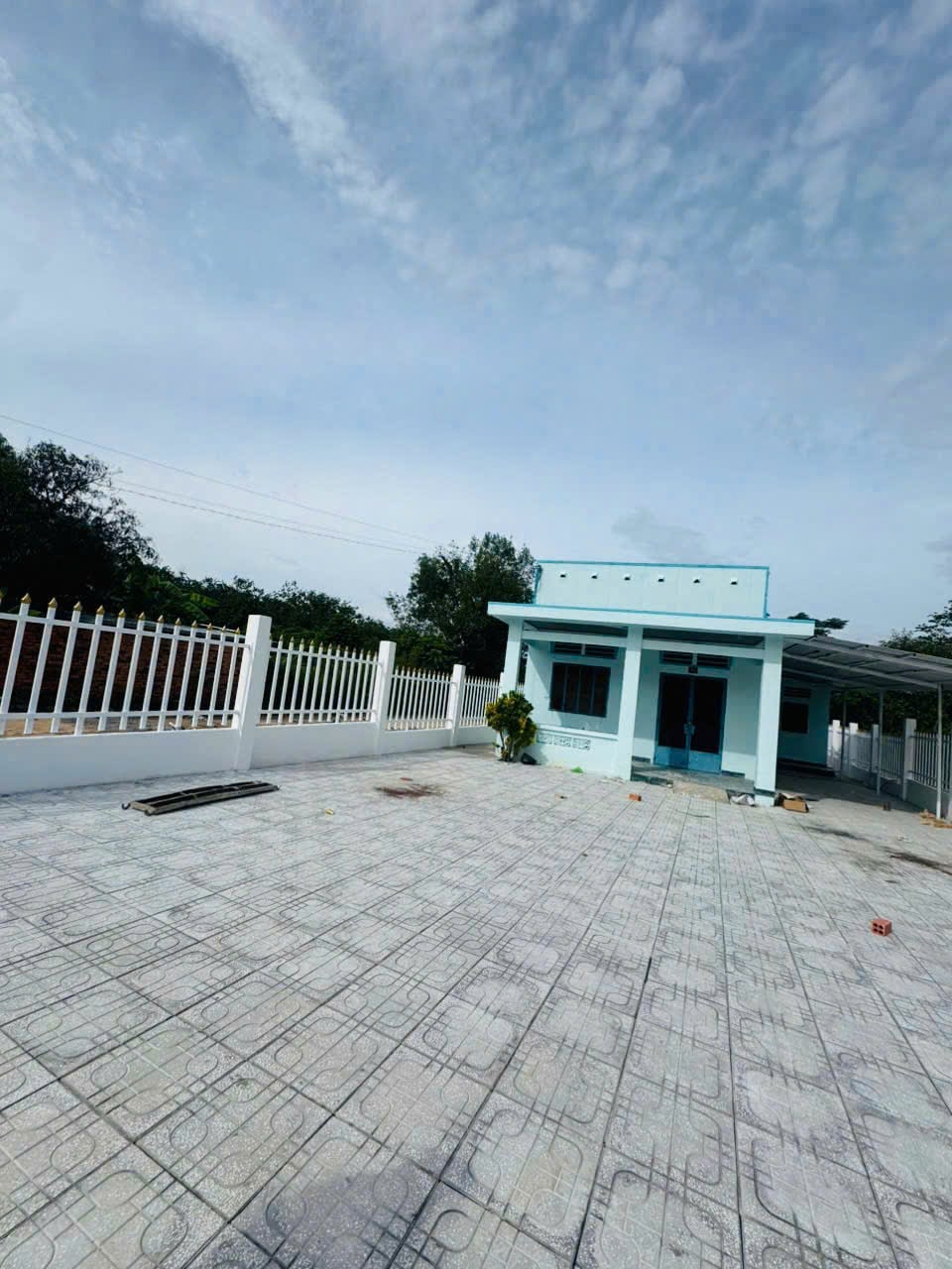 Bán nhà Thị Trấn Dầu Tiếng mới, Bình Dương, dt hơn 400m2, ngang 10m dài 40m, sổ sẵn