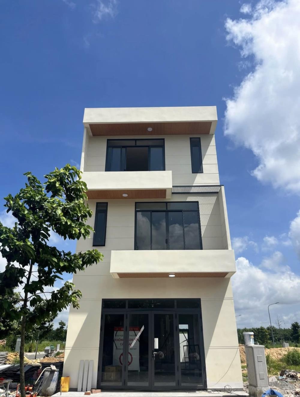 Bán nhà Nguyễn Khuyến, Tân Uyên, Bình Dương, 1 trệt 2 lầu, dưới 3 tỷ