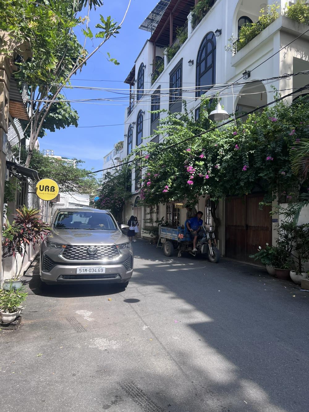 Bán nhà sát mặt tiền Trần Quang Điệu, Quận 3, 70m2, 4 tầng, 5PN, khu vip, chỉ hơn 11 tỷ