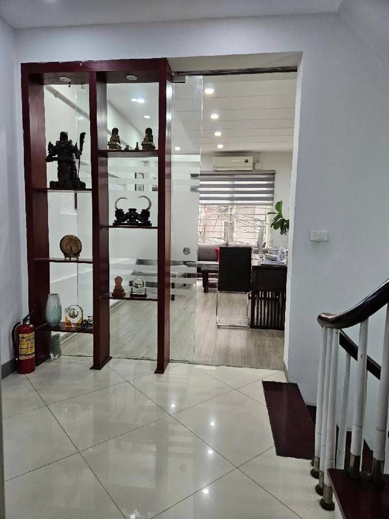 Bán nhà Chùa Láng, ôtô đỗ cửa, gần ĐH Ngoại Thương, 50m2, cho thuê 40tr/tháng