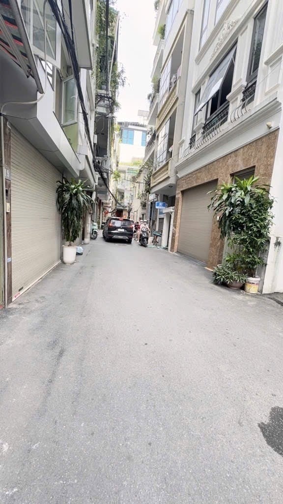 Bán nhà phố Hào Nam, Đống Đa, 42m2, 4 tầng, nhà dân xây chắc chắn, ngõ ô tô tránh