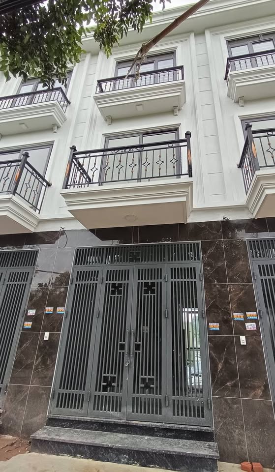 Hot, bán nhà Kim Chung, Hoài Đức, 4 tầng, oto để trước nhà, giá cực kì hấp dẫn