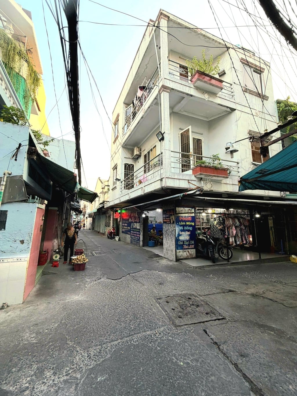 Bán nhà trung tâm Quận 6, căn góc ngang 6m, nở hậu 8m, 3 tầng, khu kinh doanh