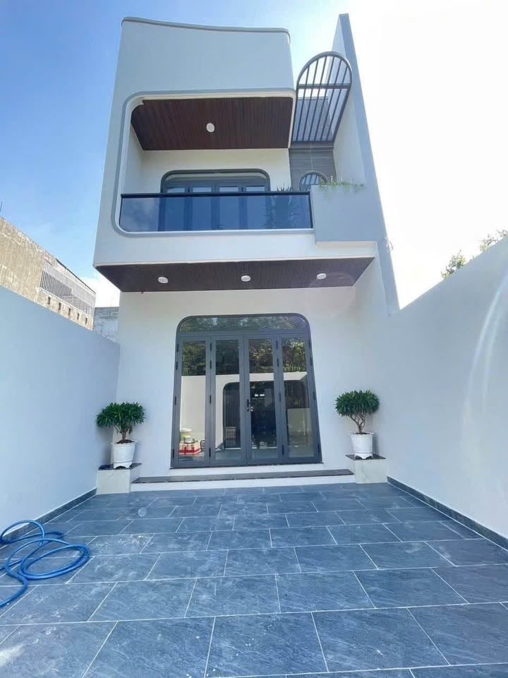 Bán nhà Biên Hòa, Đồng Nai, nhà lầu sổ sẵn, cần đi nhanh giá tốt 699 triệu nhận nhà