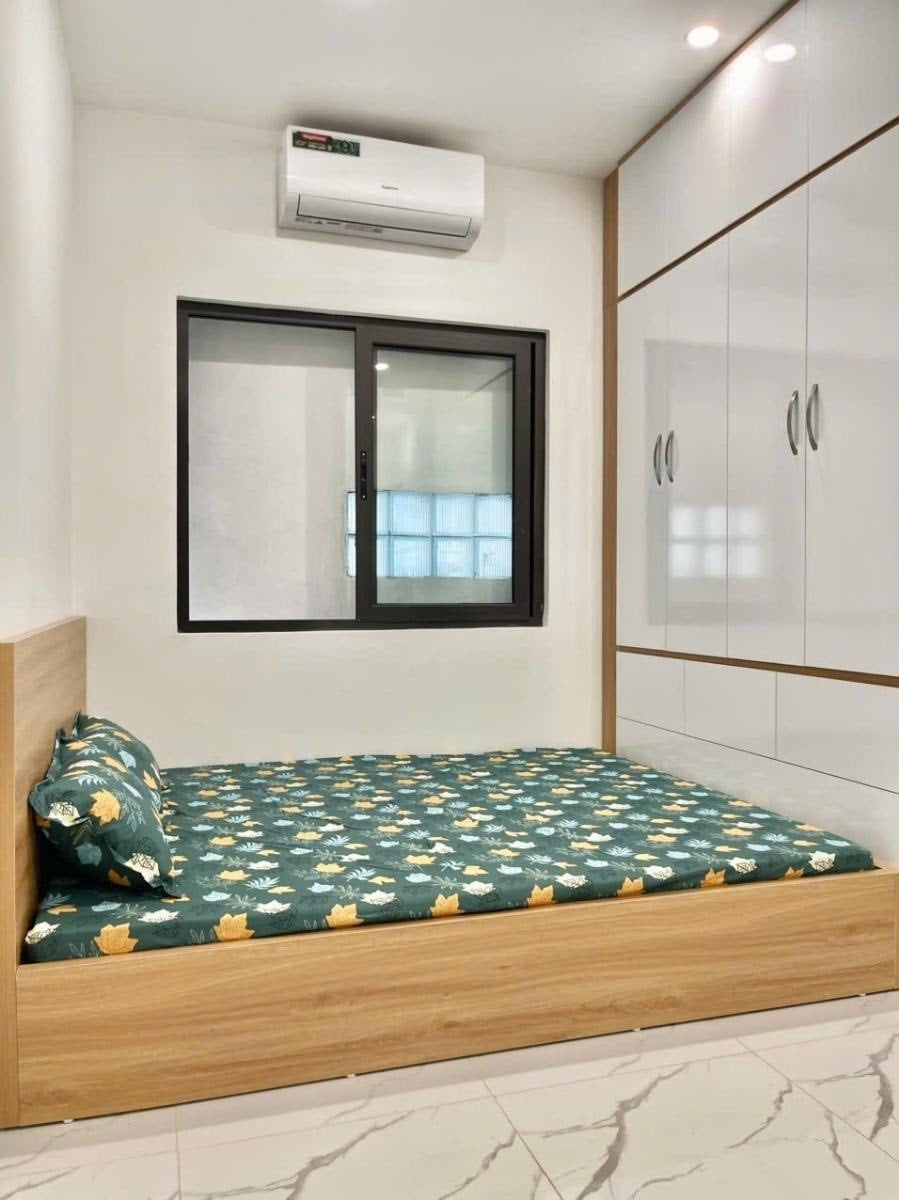 Bán tòa chung cư mini Lạc Long Quân, Cầu Giấy, 65m2 ô tô đỗ, doanh thu 700tr/năm