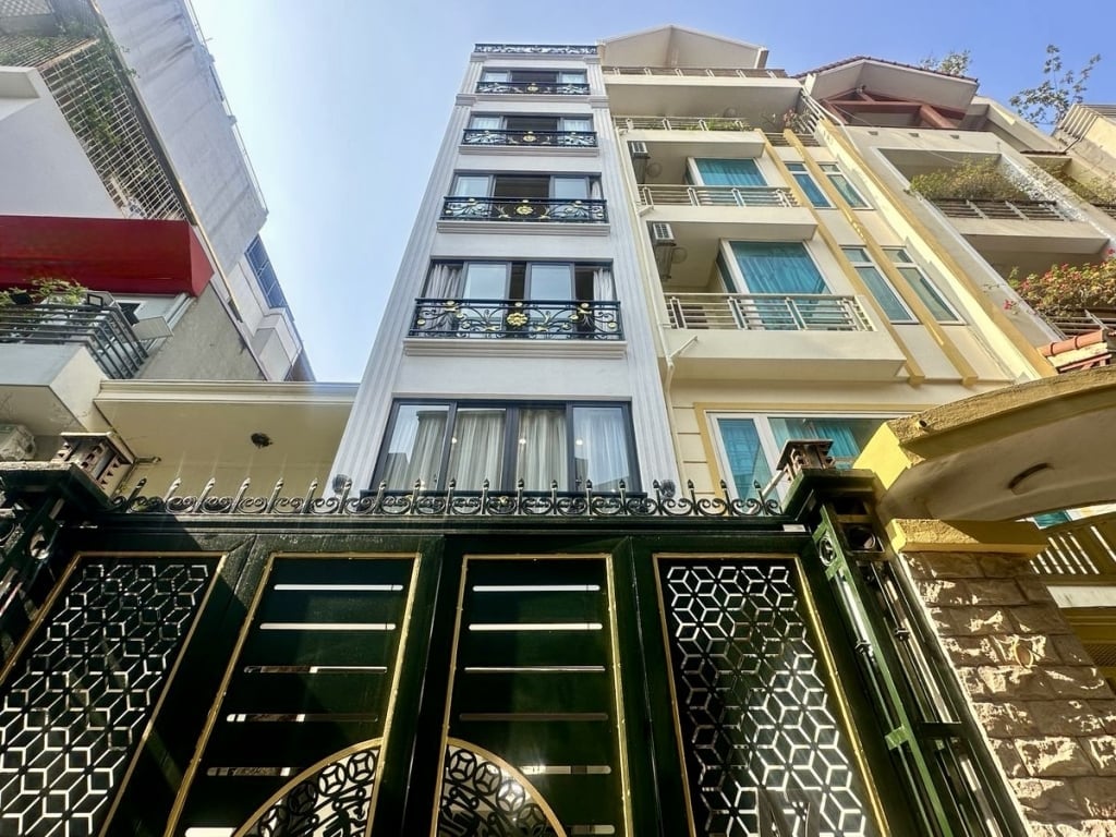 Bán nhà Hoàng Cầu, Đống Đa, 7 tầng thang máy, 10pn, ô tô dỗ cửa, sổ đỏ