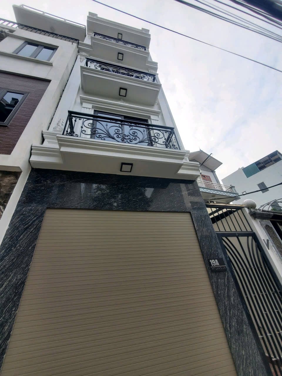 Bán nhà Thạch Bàn, Long Biên, 5 tầng, 53m2, mt 4.3m, oto vào nhà, nhỉnh 8 tỷ