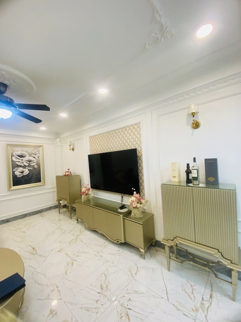 Bán nhà Hoàng Hoa Thám, Tây Hồ, 45m2, 7 tầng thông sàn, chưa đến 10 tỷ