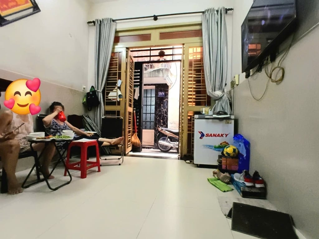 Bán nhà Nguyễn Văn Cừ, Quận 1, 4 tầng BTCT, hoàn công đủ, chính chủ, nhà nở hậu