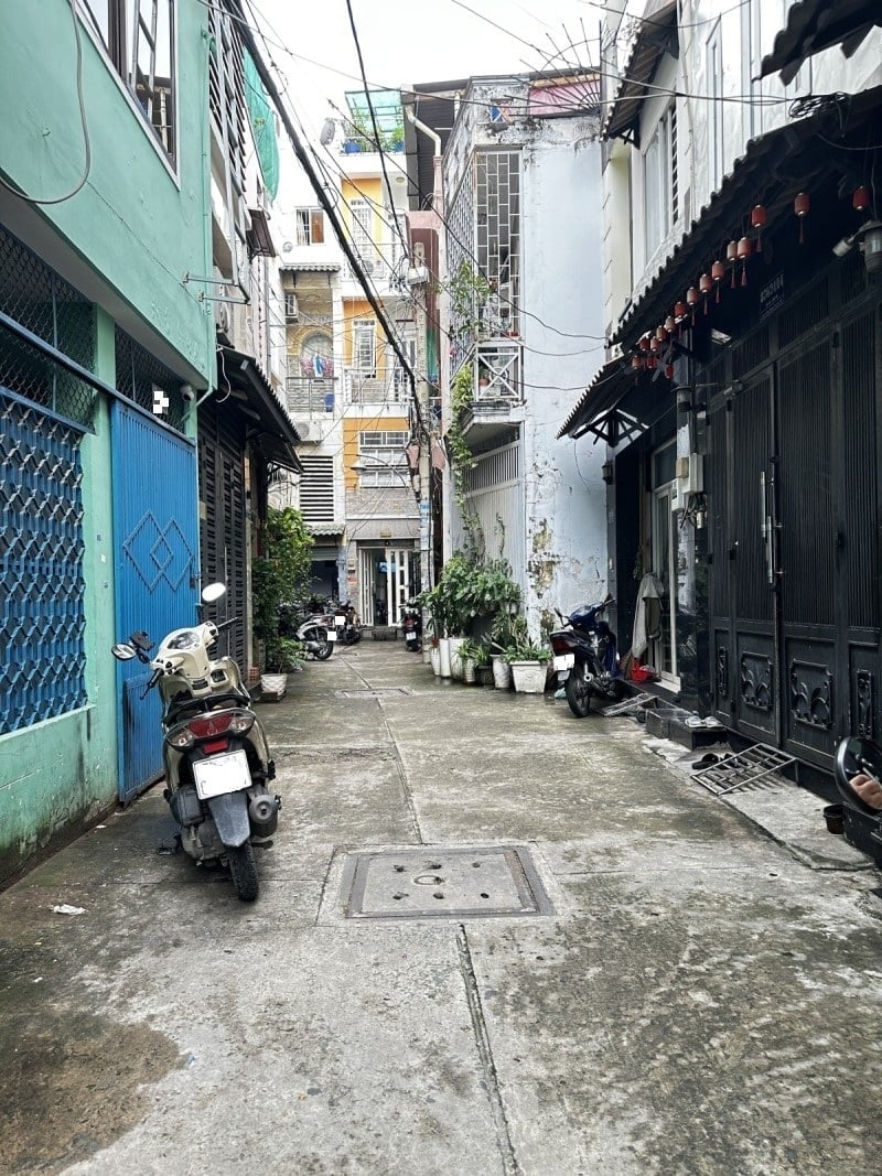 Bán nhà Lạc Long Quân, Phường 8, Quận Tân Bình, dạng chdv, 48m2 4 tầng 6pn, 6.8 tỷ