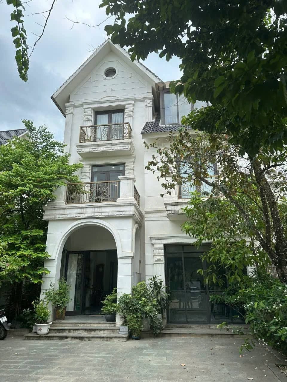 Bán biệt thự Lê Trọng Tấn, Hà Đông, nhà vườn ở sướng, vỉa hè kinh doanh, 2 mặt thoáng